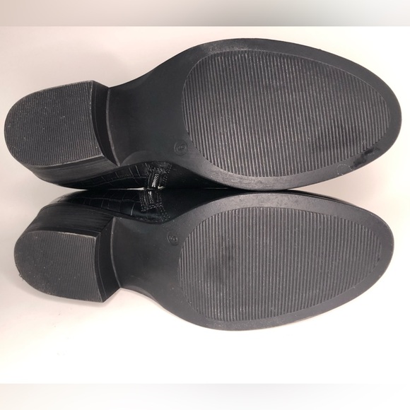 Eva & Zoe Faux Leather Zip Closure Almond Toe Ankle Bootie Size 9 - Picture 2 of 12